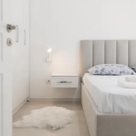 Top Bnb Tirana Апартаменты *